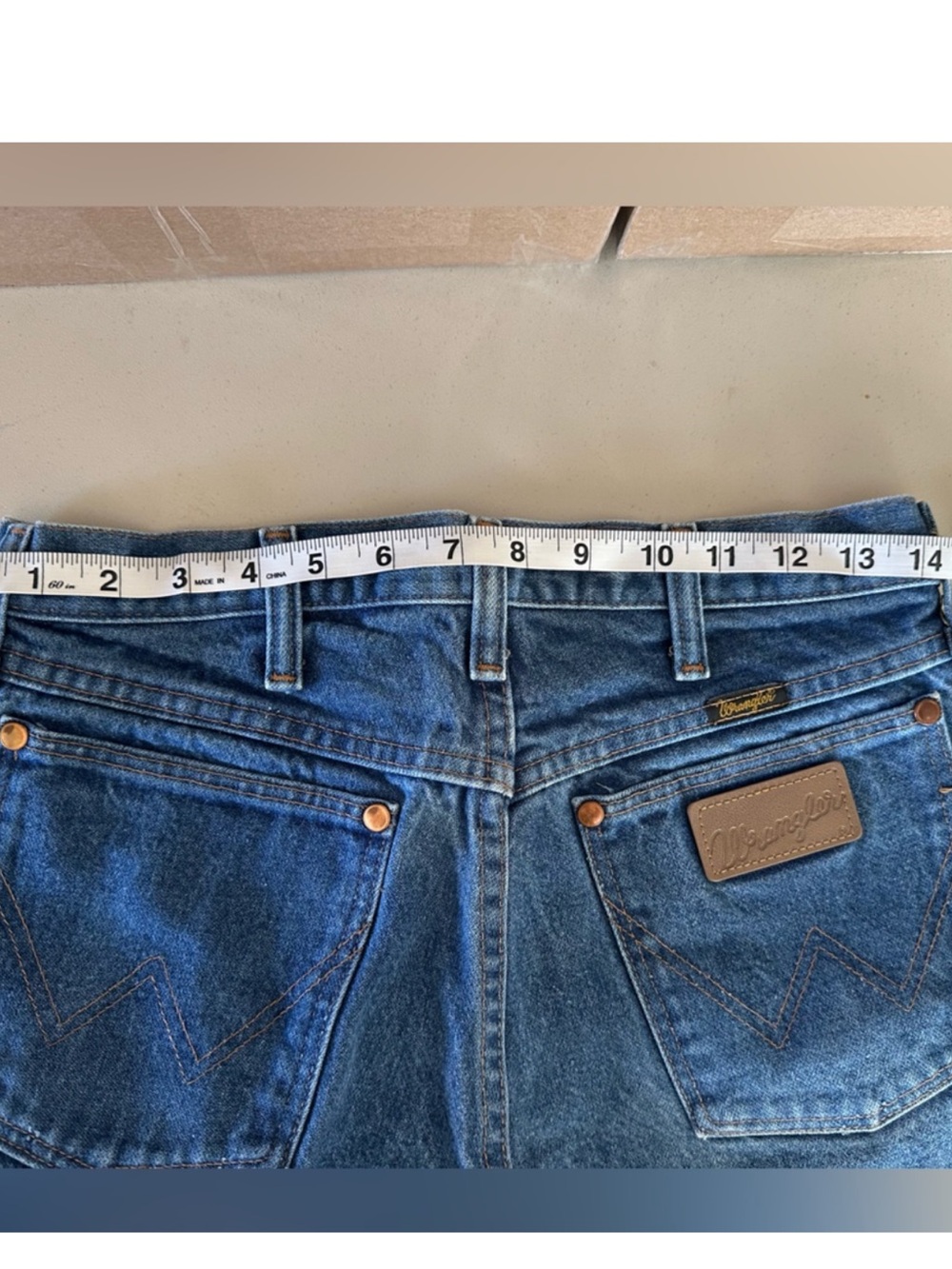Vintage Wrangler Women's High-Rise Straight-leg Jeans in Medium Blue Like New - Picture 7 of 7